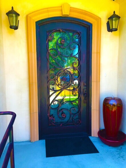 More Photos Of 7001 Garden Grove Ave, Reseda Assisted Living For Lease