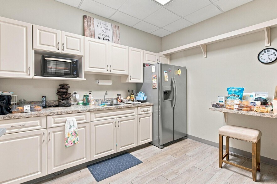 More Photos Of 375 Fennell Blvd, Lady Lake Medical For Sale
