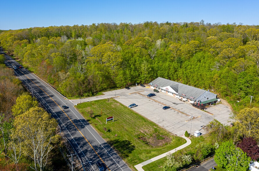 More Photos Of 32 E Hampton Rd, Marlborough Freestanding For Lease