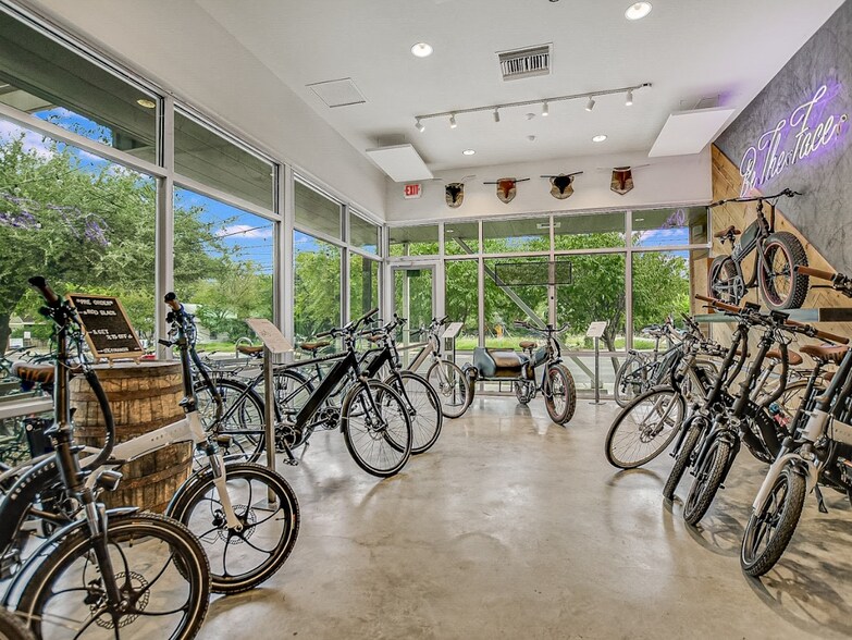 More Photos Of 1632 S 1st St, Austin Office For Lease