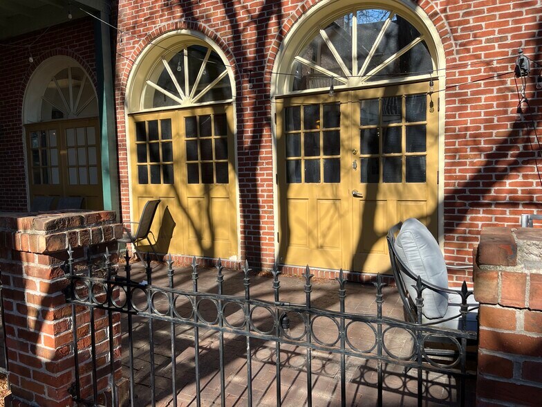 More Photos Of 820 S Main St, Saint Charles Office For Lease