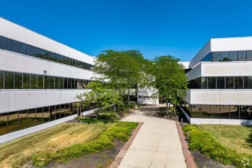 More Photos Of 100 E Campus View Blvd, Columbus Unknown For Lease