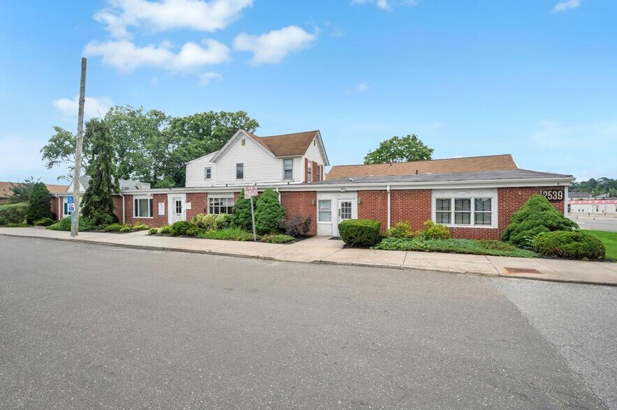 More Photos Of 2539 Middle Country Rd, Centereach Office For Lease