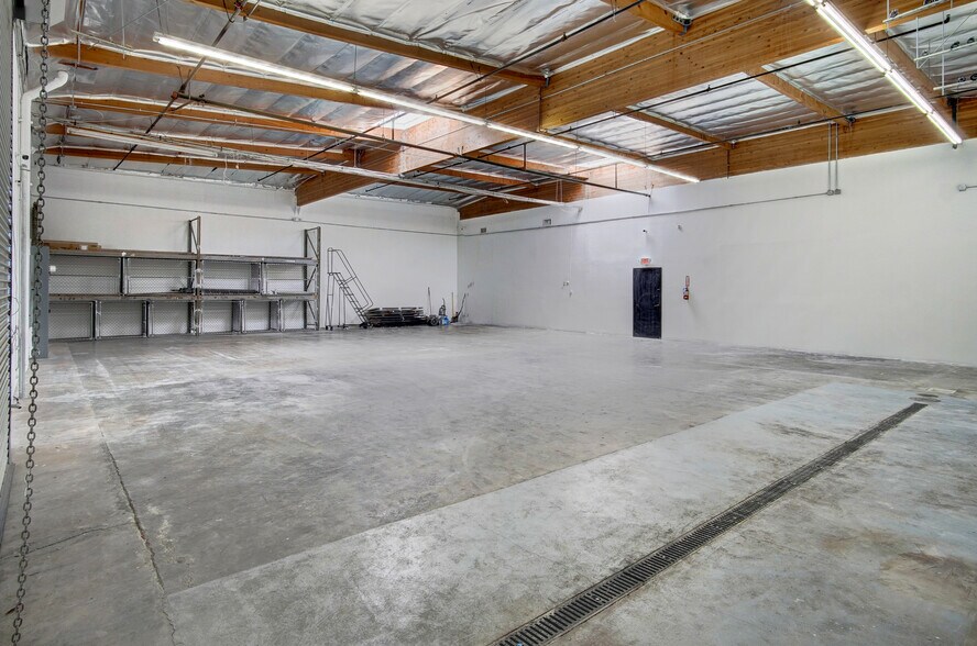 More Photos Of 11990 Hertz St, Moorpark Warehouse For Sale