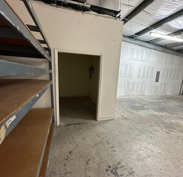 More Photos Of 23330 Harborview Rd, Port Charlotte Flex For Sale