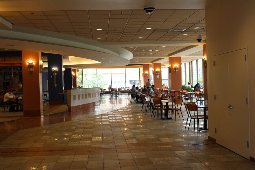 More Photos Of 1500 Main St, Springfield Medical For Lease