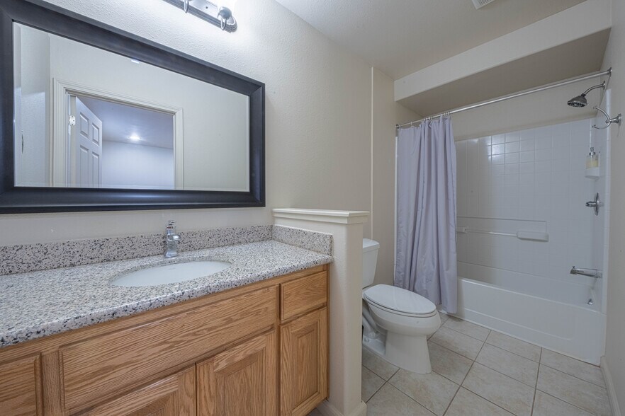 More Photos Of 6 S Wood St, Salinas Hotel For Sale