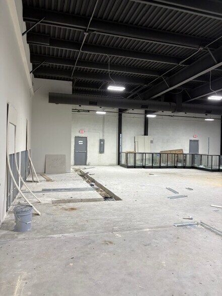 More Photos Of 7241 Lawndale St, Houston Storefront For Lease