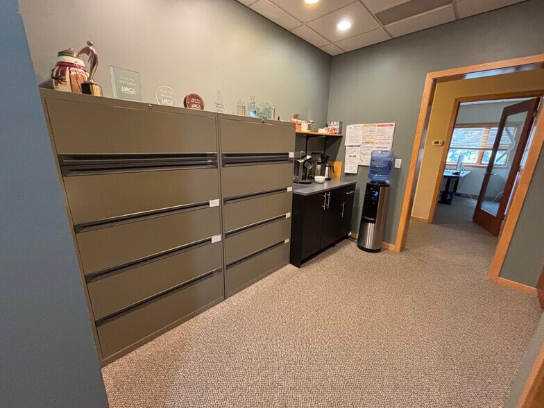 More Photos Of 2238-2240 Edgewood Ave S, Minneapolis Flex For Sale