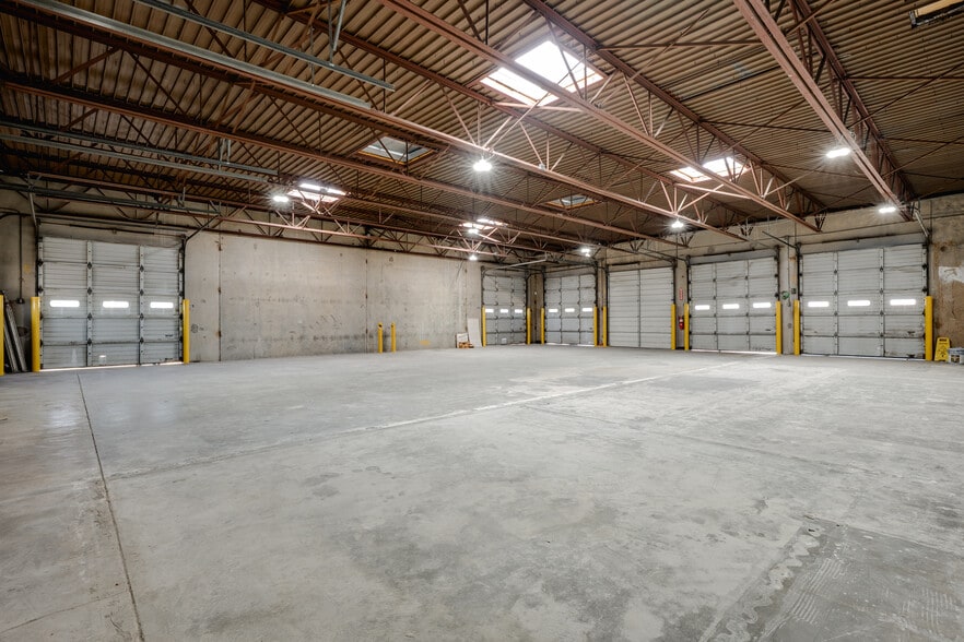 More Photos Of 2560 E Long Ave, Fort Worth Service For Lease