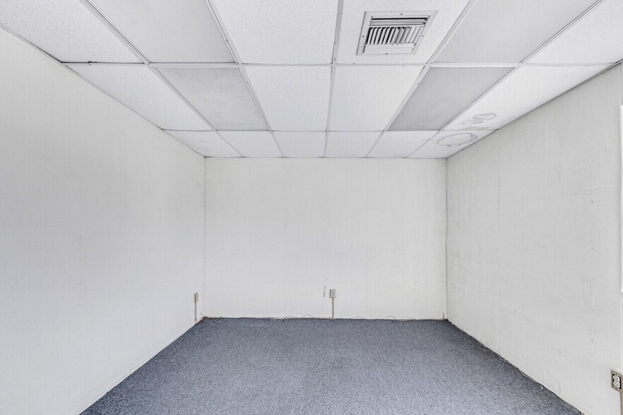 More Photos Of 826 W Santa Anita Ave, San Gabriel Manufacturing For Lease