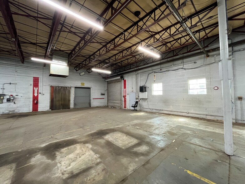 More Photos Of 141 S. Ellis, Wichita Warehouse For Lease