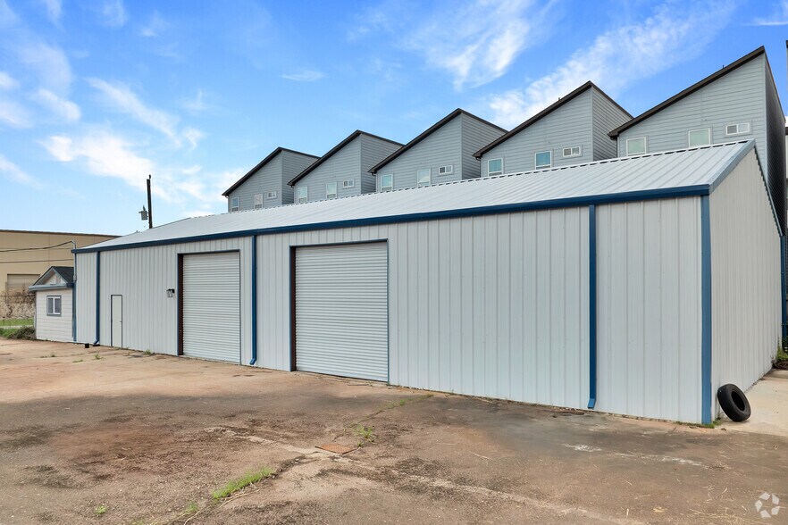 More Photos Of 1923 Kolfahl St, Houston Warehouse For Sale