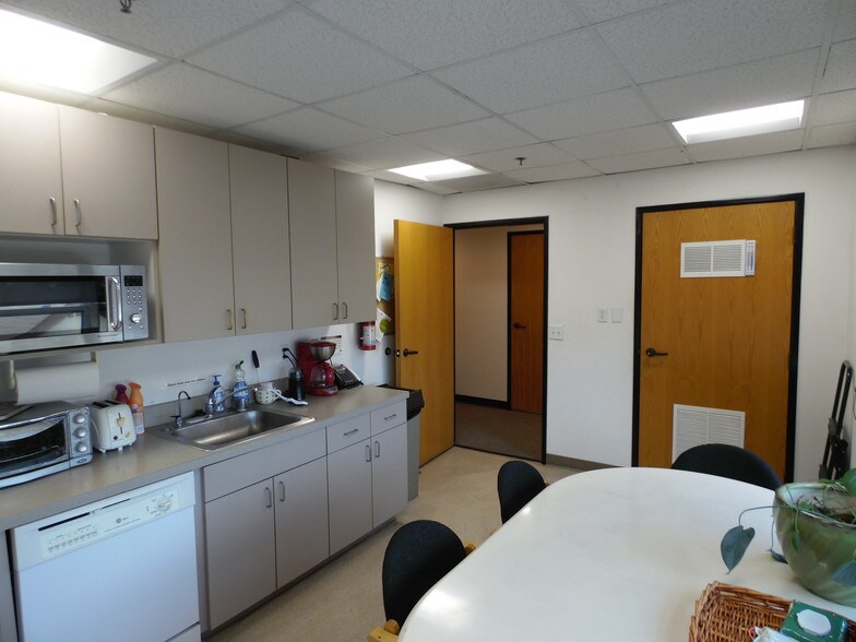 More Photos Of 2558 Roosevelt St, Carlsbad Office For Lease