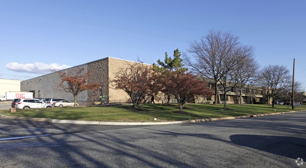 Primary Photo Of 90 Newfield Ave, Edison Warehouse For Lease