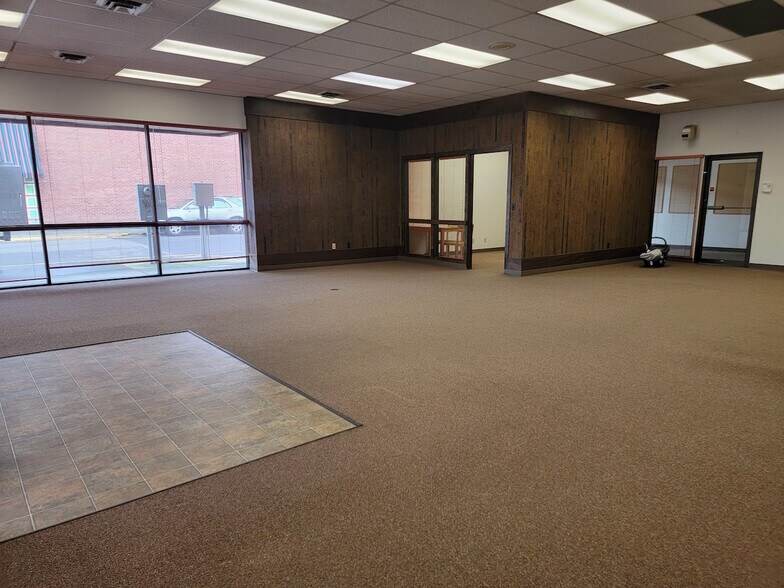 More Photos Of 707 S Main St, Lebanon Office For Sale