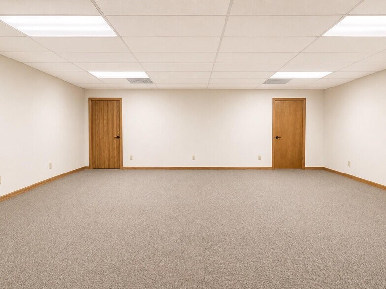 More Photos Of 108 E Lipan Dr, Lipan Storefront Retail Office For Sale