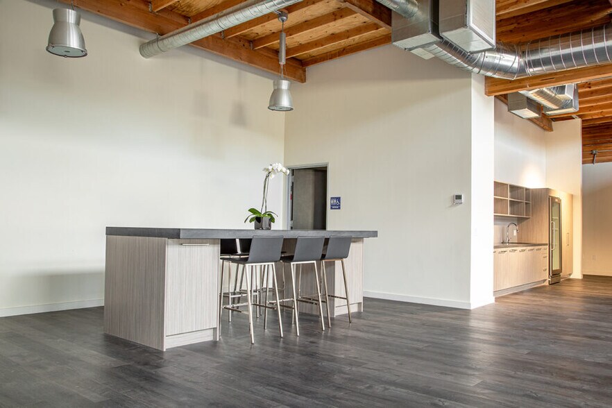 More Photos Of 4610 Valley Blvd, Los Angeles Manufacturing For Lease