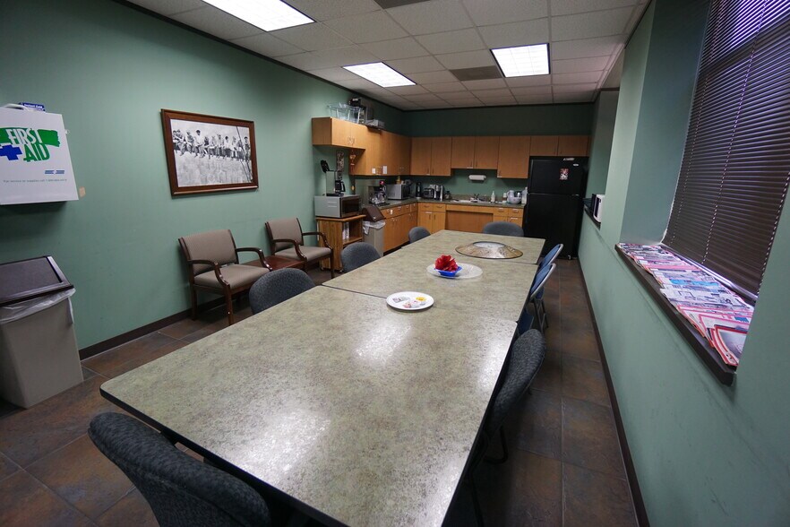 More Photos Of 6935 Brittmoore Rd, Houston Warehouse For Lease