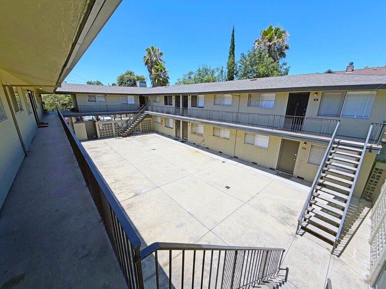 More Photos Of 625 N Commerce St, Stockton Apartments For Sale
