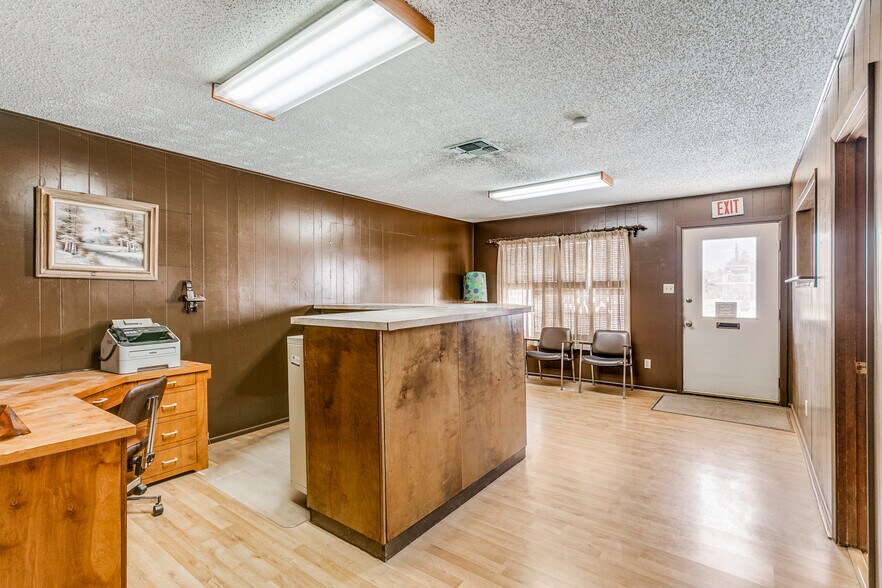 More Photos Of 901 Oak St, Jourdanton Freestanding For Sale