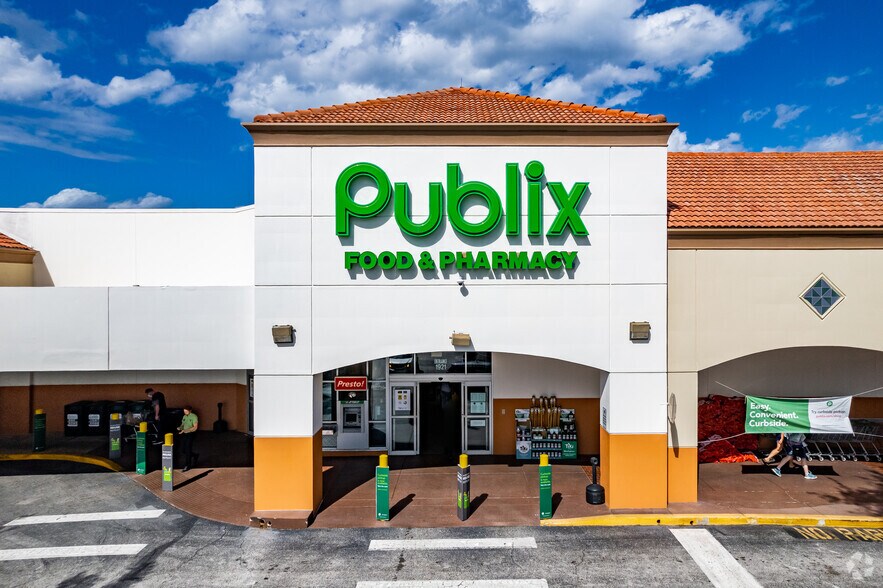 More Photos Of 1921-1987 S Alafaya Trl, Orlando Unknown For Lease