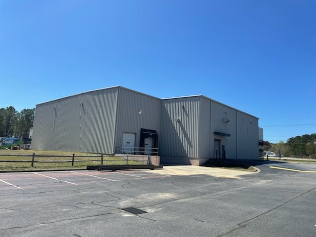 More Photos Of 2915 Gillespie St, Fayetteville Flex For Sale