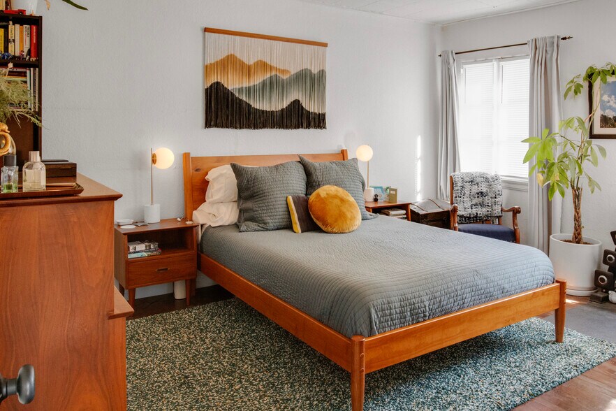 More Photos Of 209 Mira Mar Ave, Long Beach Multifamily For Sale