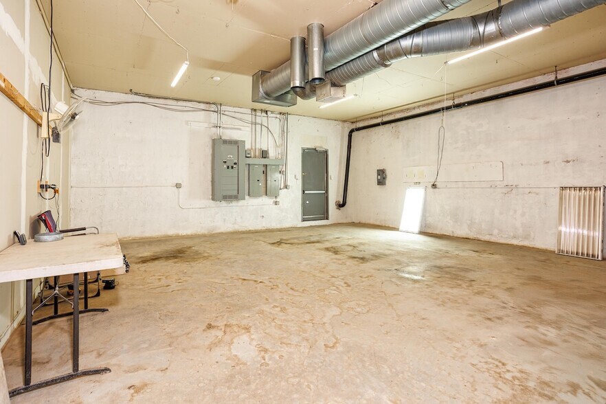 More Photos Of 7001-7013 N Albina Ave, Portland Freestanding For Lease