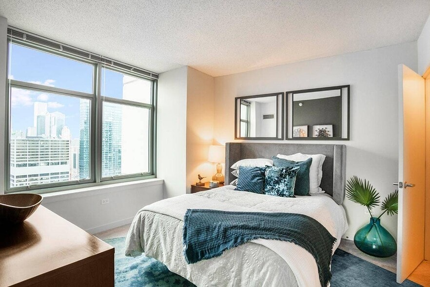 More Photos Of 555 W Kinzie St, Chicago Multifamily For Sale