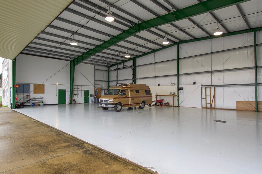 More Photos Of 191 Airport Rd, Port Townsend Airplane Hangar For Lease