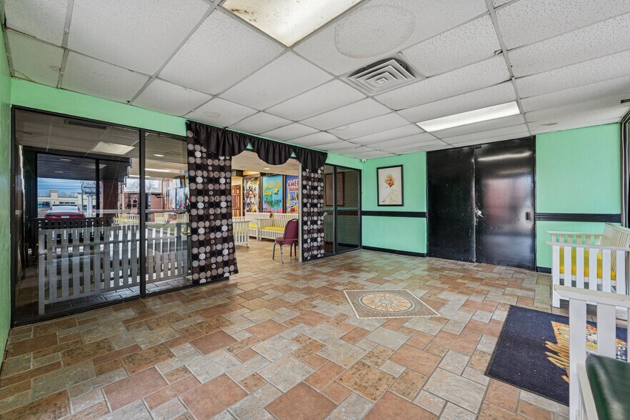 More Photos Of 1005 SW 4th St, Moore Religious Facility For Sale