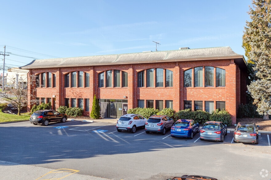 More Photos Of 35 Sockanosset Cross Rd, Cranston Medical For Lease