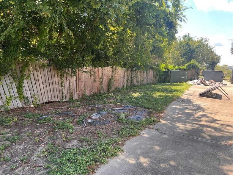 More Photos Of 11331 Lake Forest Blvd, New Orleans Storefront Retail Office For Sale