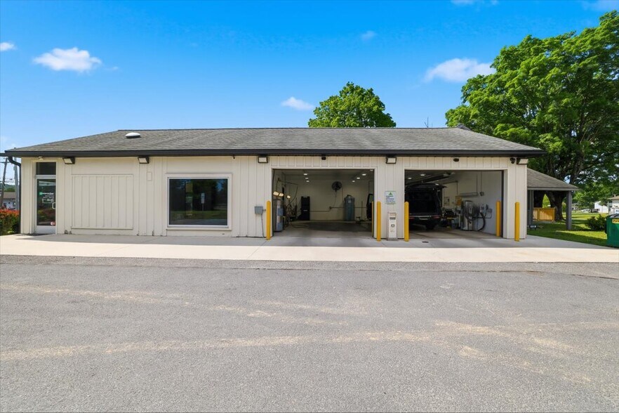 More Photos Of 1105 Scott St, Brodheadsville Freestanding For Sale