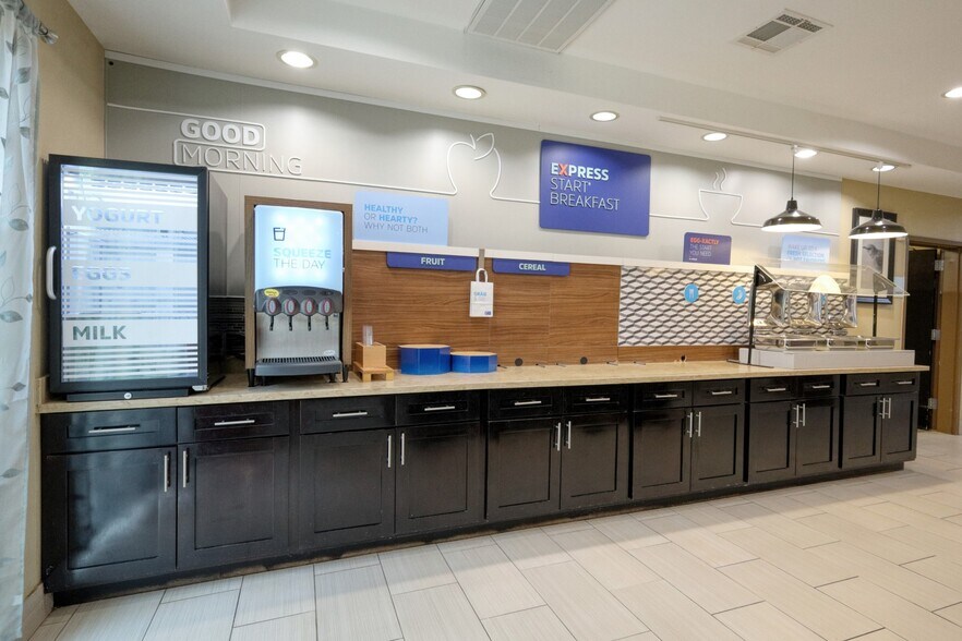 More Photos Of 3371 N Esplanade St, Cuero Hotel For Sale