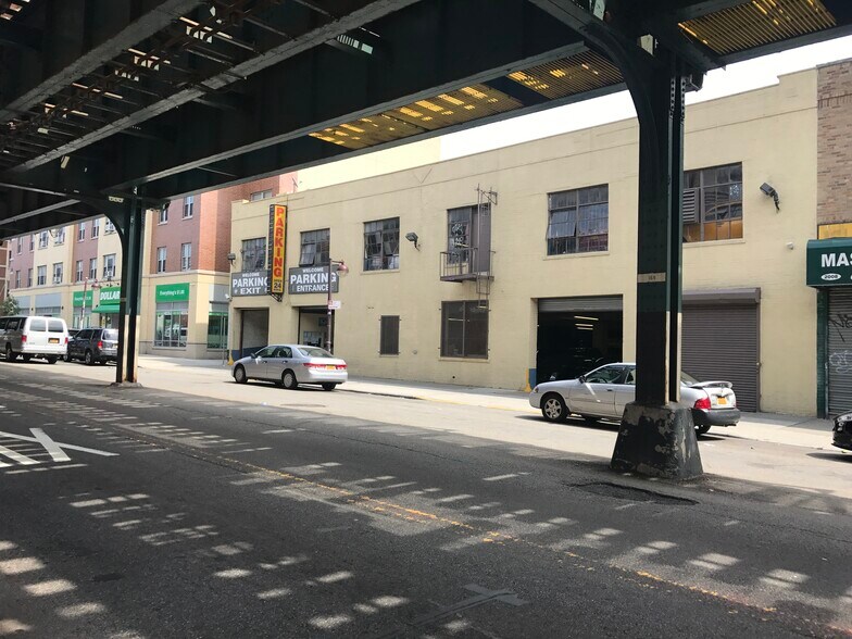 Primary Photo Of 2010 Westchester Ave, Bronx Office For Lease