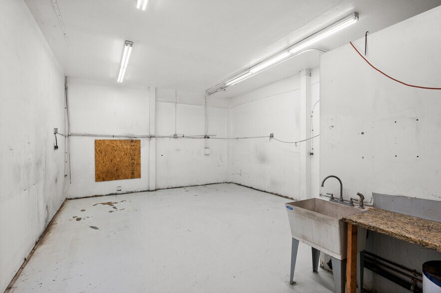 More Photos Of 4375 W Copper Hills Pky, West Jordan Warehouse For Lease