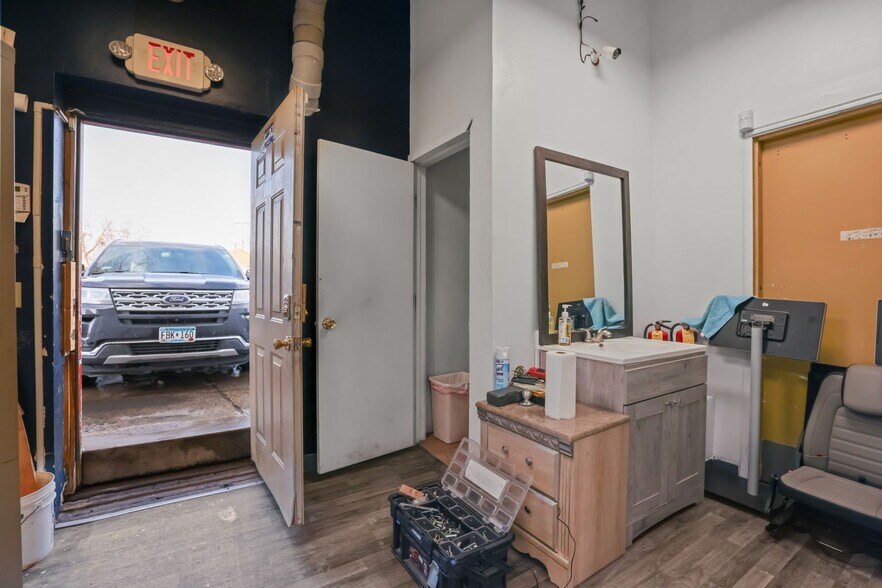 More Photos Of , Minneapolis General Retail For Sale