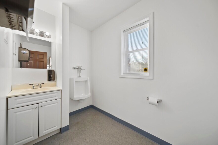 More Photos Of 3165 County Farm Rd, Jackson Medical For Sale