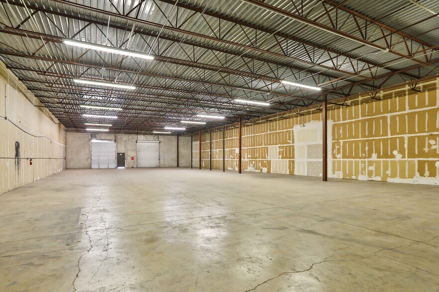 More Photos Of 4727-4751 Center Park Blvd, San Antonio Manufacturing For Lease