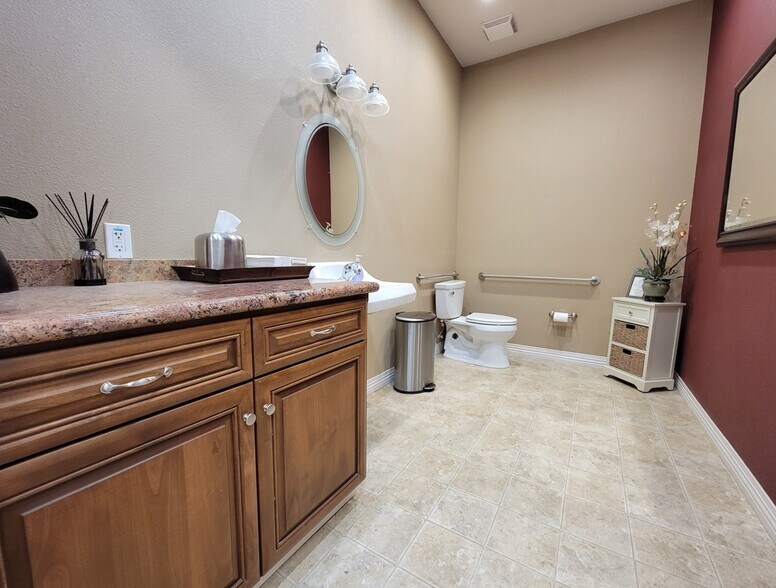 More Photos Of 1374 E Turner Rd, Lodi Warehouse For Sale