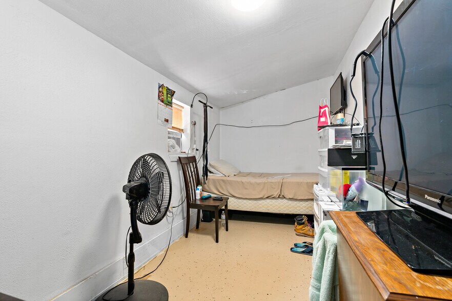 More Photos Of 200 S Wall St, Itasca Warehouse For Sale