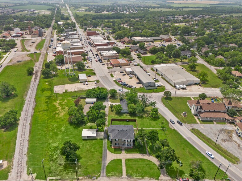 More Photos Of 107 S Josephine St, Royse City General Retail For Sale