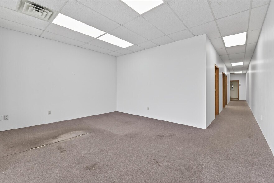 More Photos Of 1100 Croy Dr, Findlay Storefront Retail Office For Lease