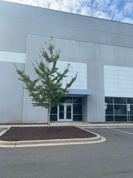 More Photos Of 3830 Parrott Dr, Charlotte Warehouse For Lease