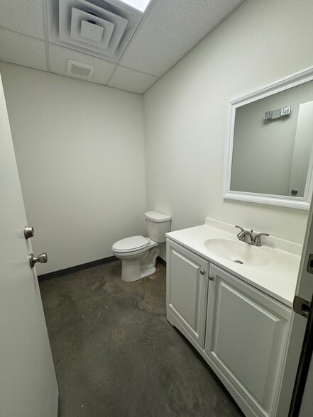 More Photos Of 107 Aerosmith Dr, Richland Light Distribution For Lease