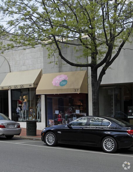 More Photos Of 35-41 Middle Neck Rd, Great Neck Storefront For Lease