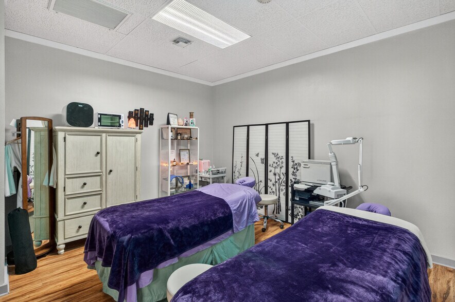 More Photos Of 400 Nevada Way, Boulder City General Retail For Sale