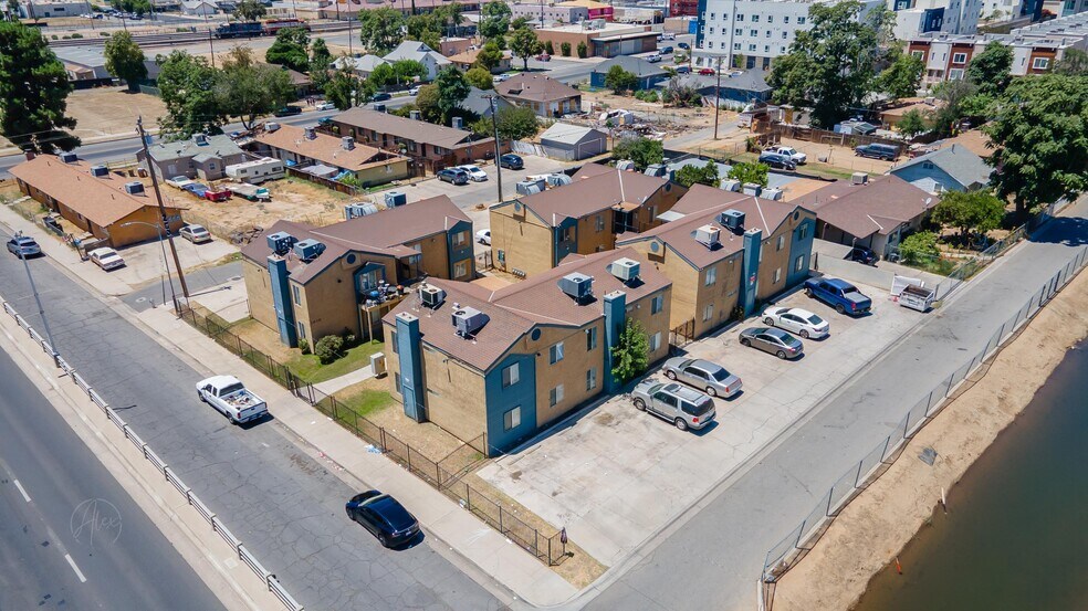 Primary Photo Of 1010 Beale Ave, Bakersfield Apartments For Sale